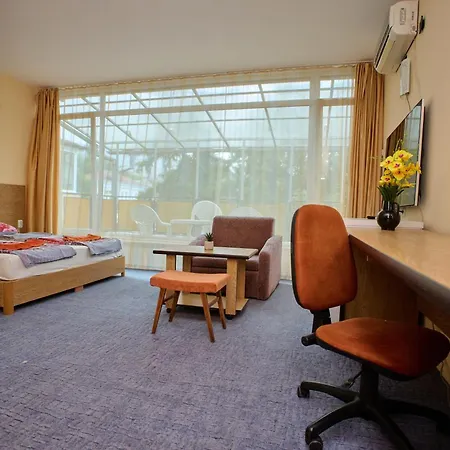 Pensión Neon Guest 3*