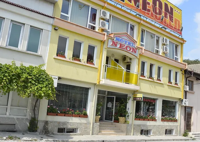 Neon Guest 3* Schumen